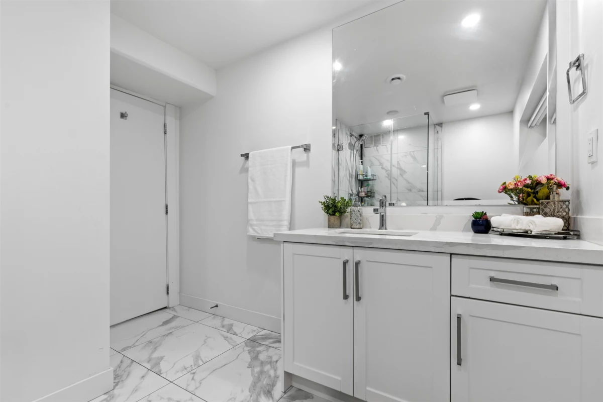 Walk-In Closet Photo of 7334 111a Street, Delta, BC