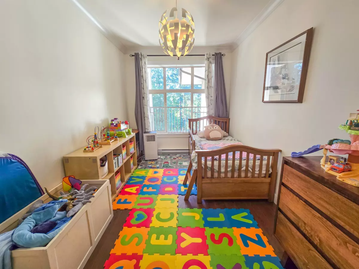 Backyard Photo of 305 15145 36 Avenue, Surrey, BC