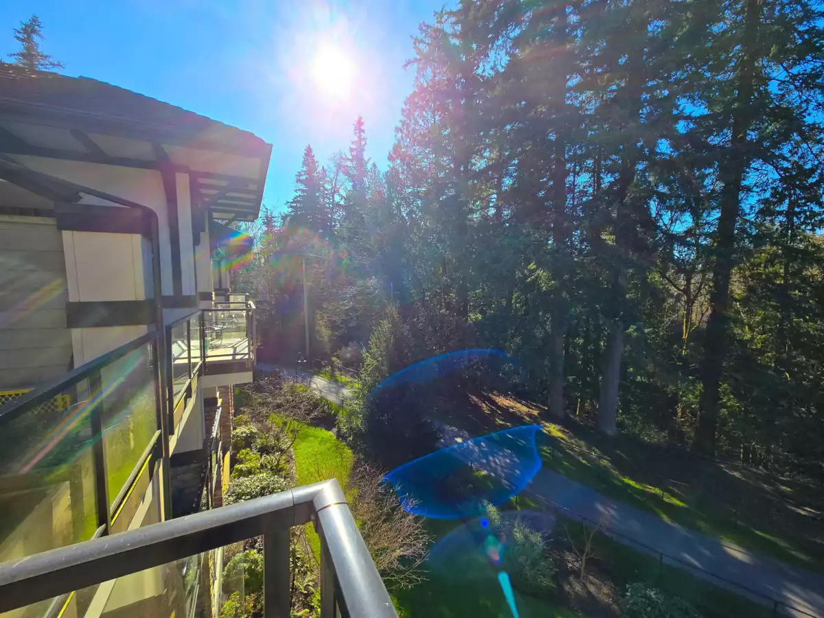 Breakfast Nook Photo of 305 15145 36 Avenue, Surrey, BC