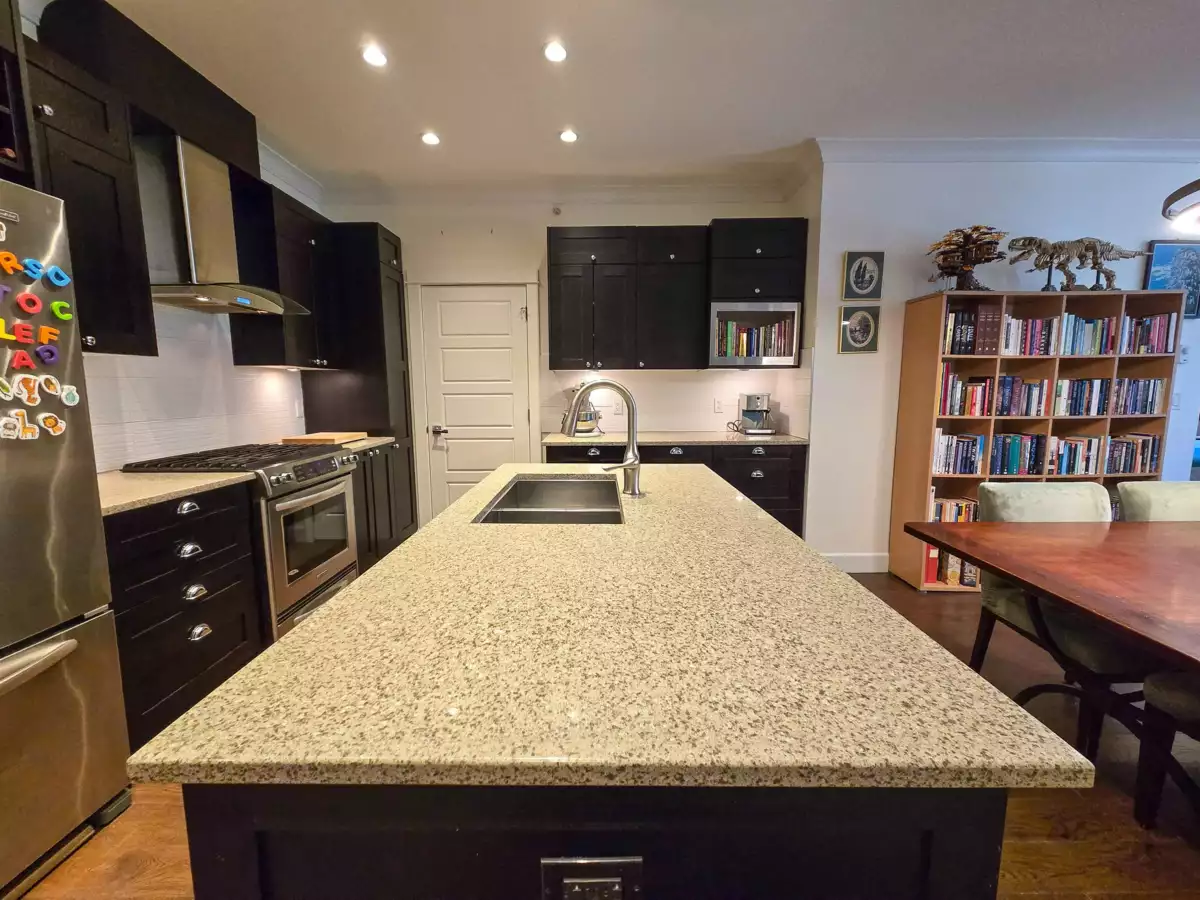 Hallway Photo of 305 15145 36 Avenue, Surrey, BC