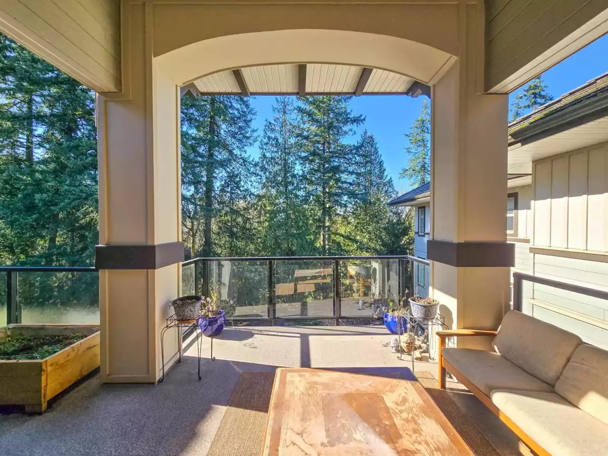 Kitchen Island Photo of 305 15145 36 Avenue, Surrey, BC