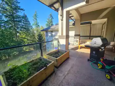 Primary Bathroom Photo of 305 15145 36 Avenue, Surrey, BC