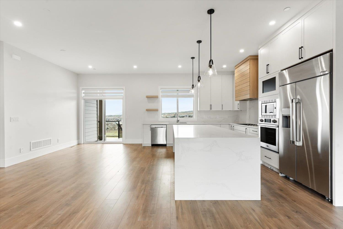 Guest Bathroom Photo of 46143 Crestview Drive, Chilliwack, BC