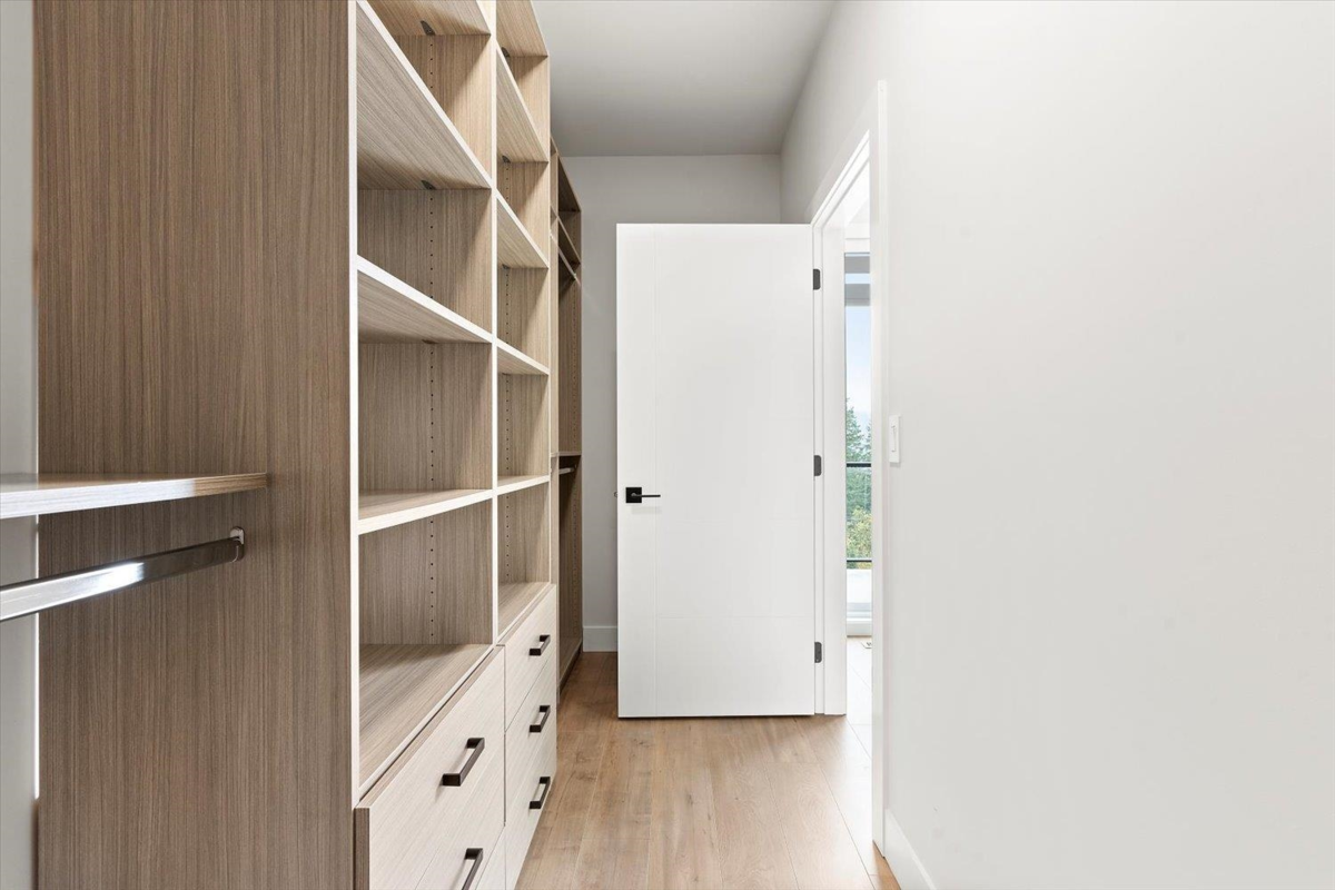 Hallway Photo of 46143 Crestview Drive, Chilliwack, BC