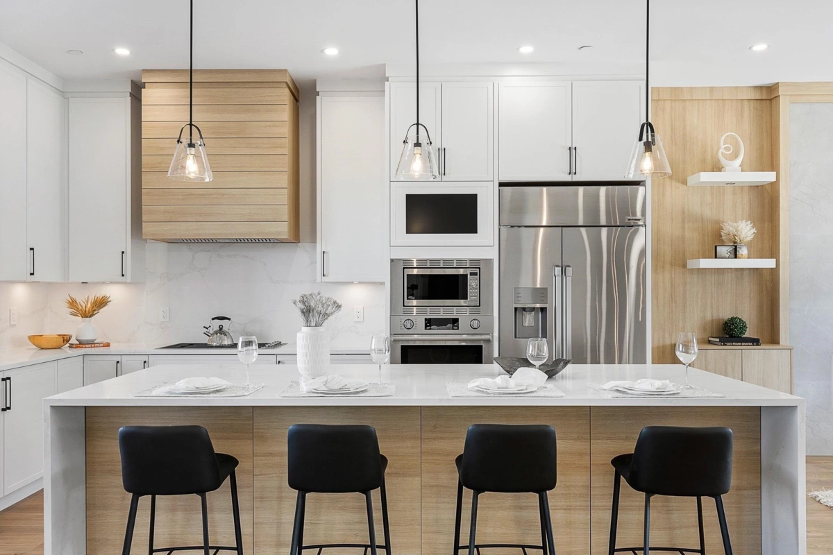 Walk-In Closet Photo of 46143 Crestview Drive, Chilliwack, BC