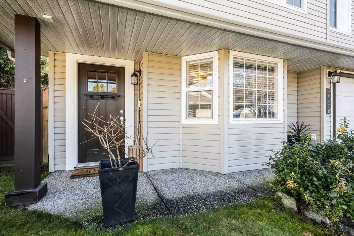 Kitchen Island Photo of 46430 Edgemont Place, Chilliwack, BC