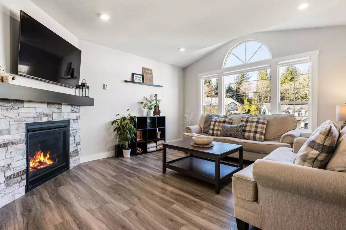 Living Room Photo of 46430 Edgemont Place, Chilliwack, BC