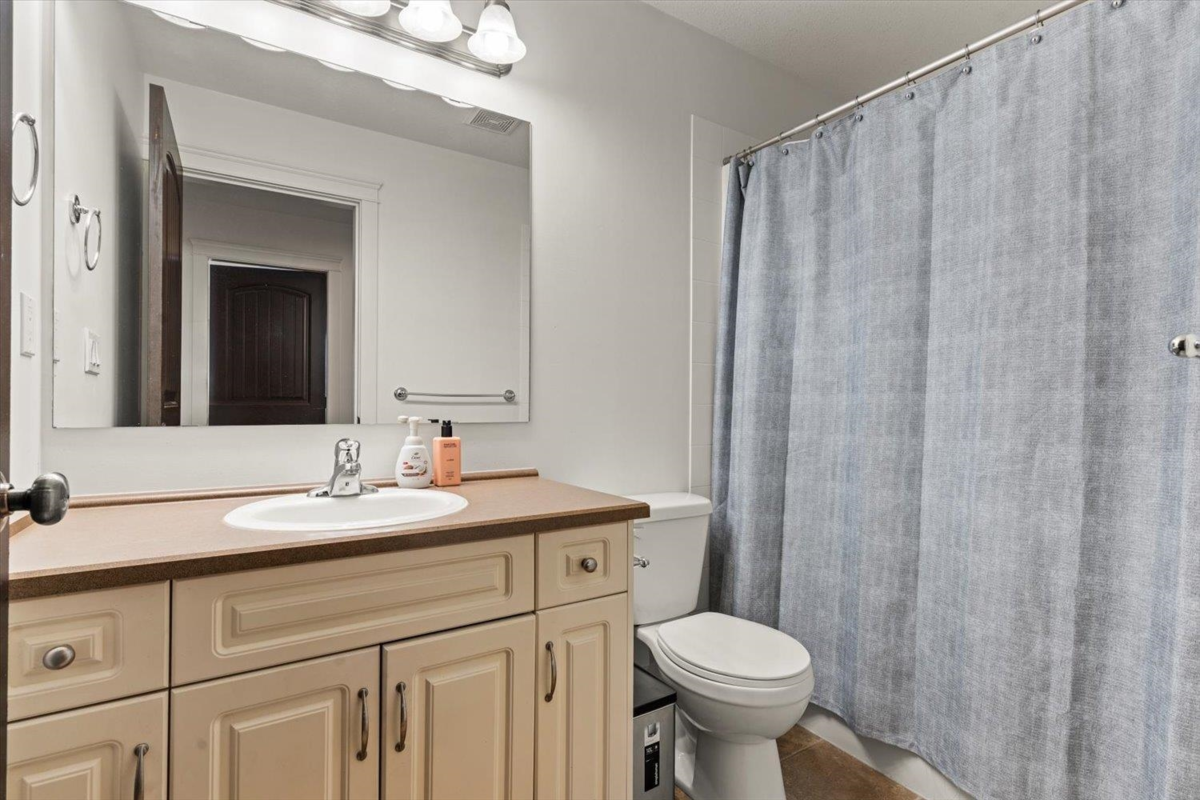 Entry Foyer Photo of 1 46212 Kermode Crescent, Chilliwack, BC