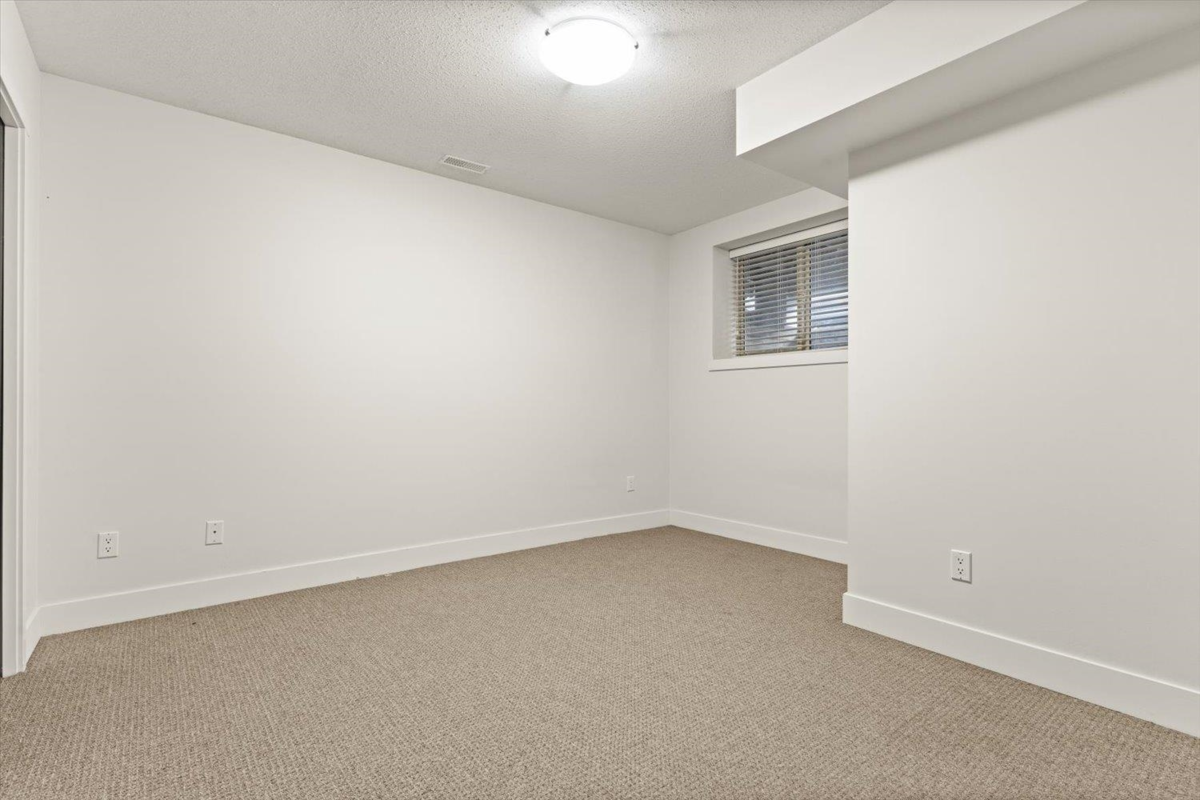 Swimming Pool Photo of 1 46212 Kermode Crescent, Chilliwack, BC