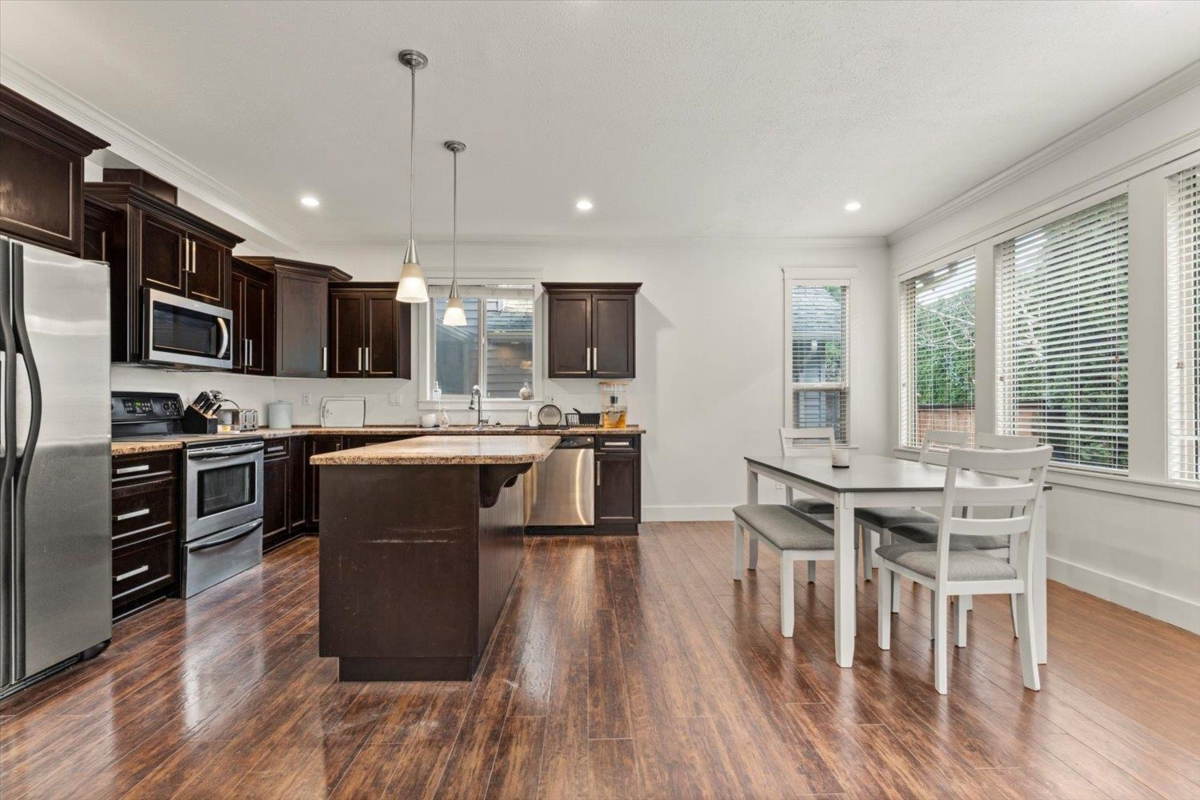 Walk-In Closet Photo of 1 46212 Kermode Crescent, Chilliwack, BC
