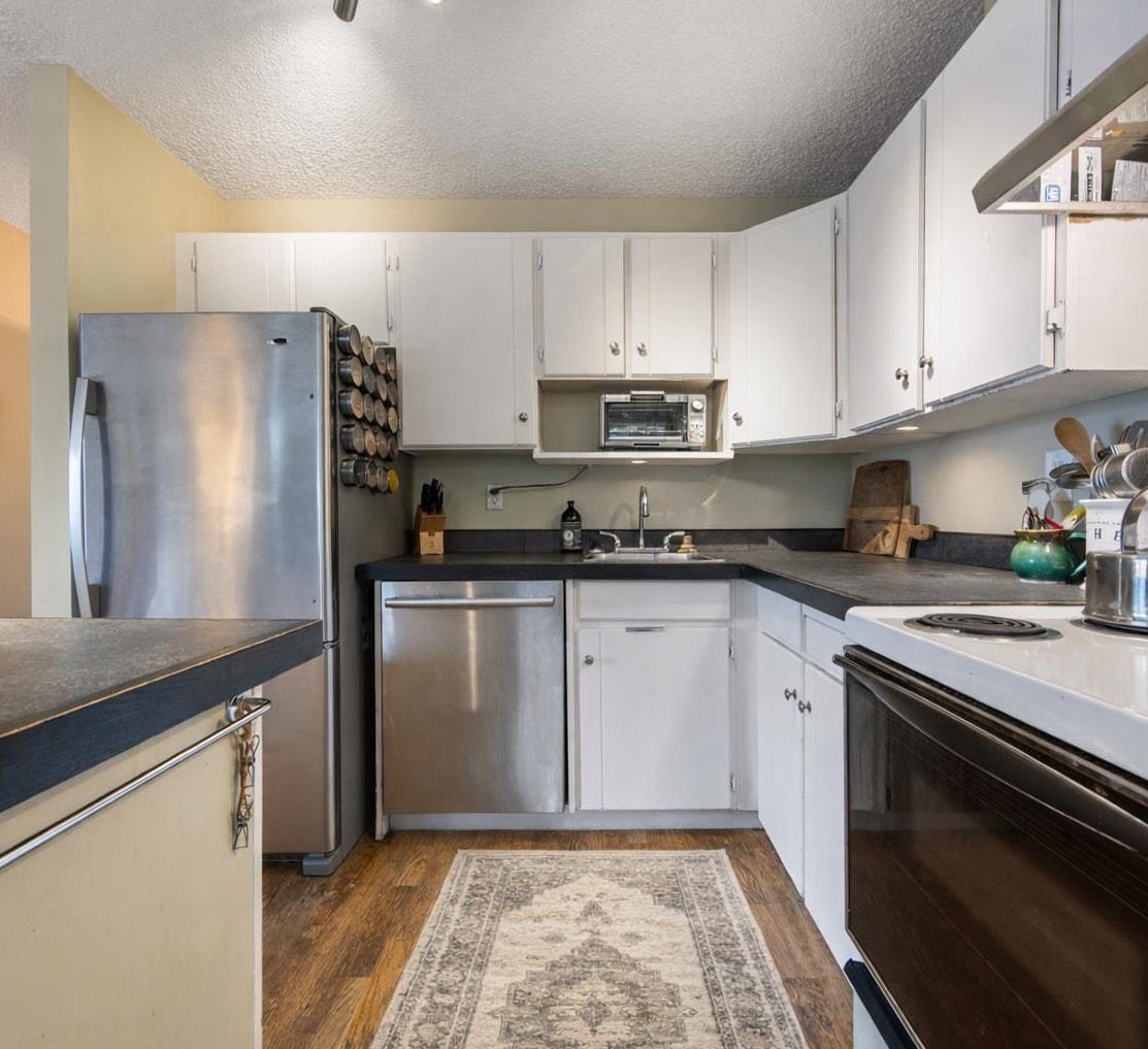 Kitchen Island Photo of 314 665 E 6th Avenue, Vancouver, BC
