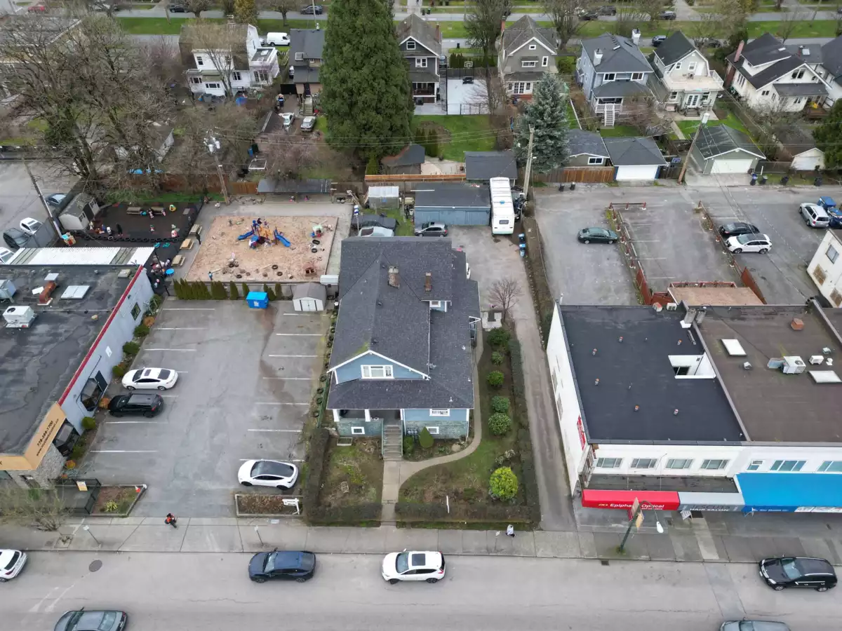 Breakfast Nook Photo of 423 Sixth Street, New Westminster, BC