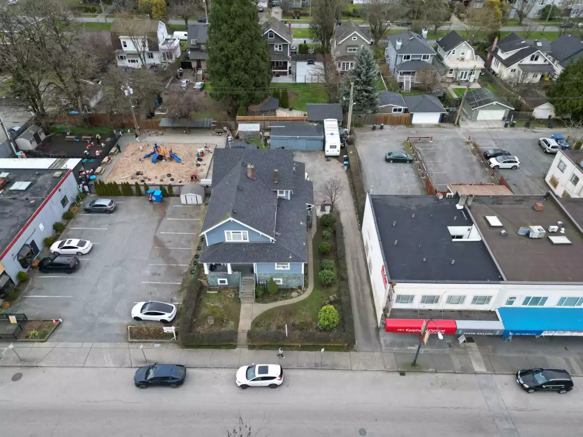 Hallway Photo of 423 Sixth Street, New Westminster, BC