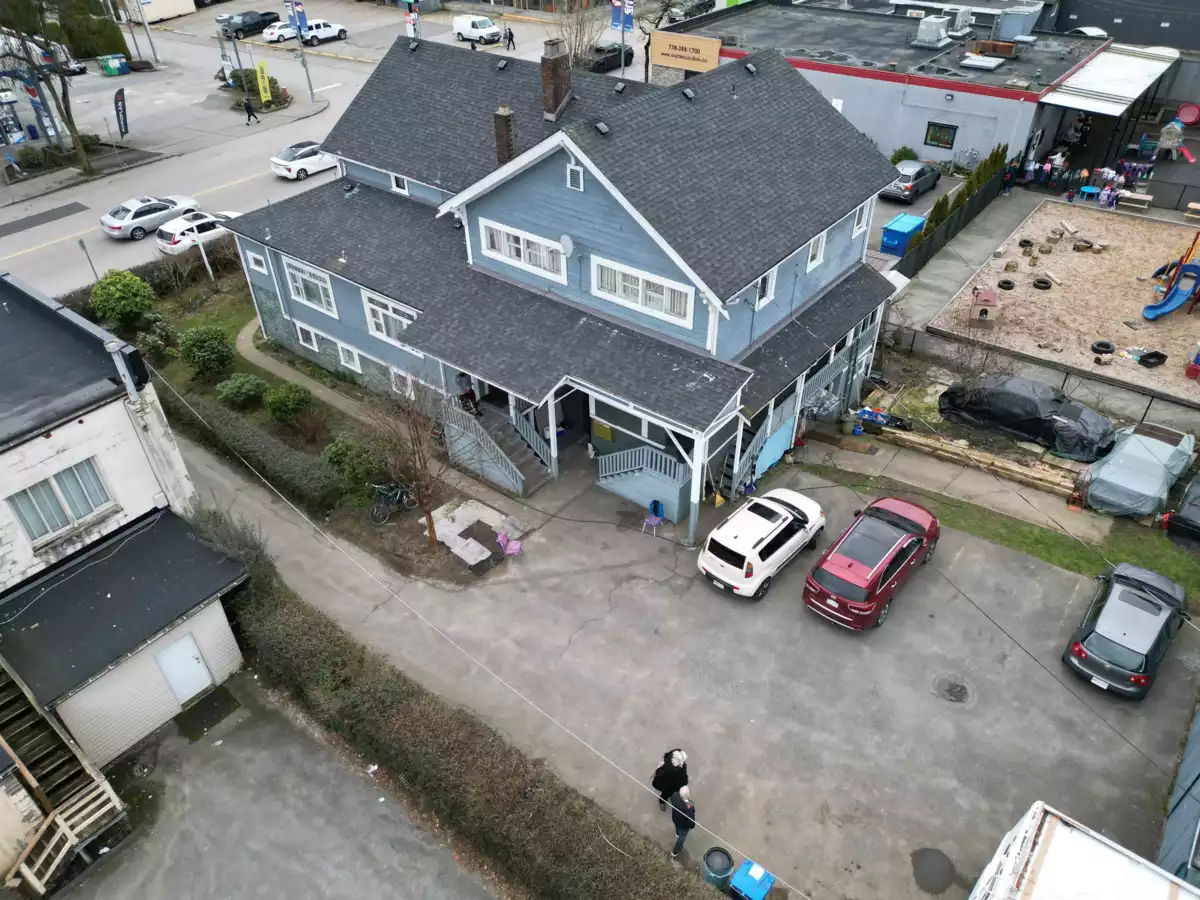 Kitchen Island Photo of 423 Sixth Street, New Westminster, BC