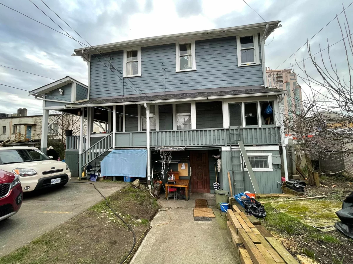 Living Room Photo of 423 Sixth Street, New Westminster, BC
