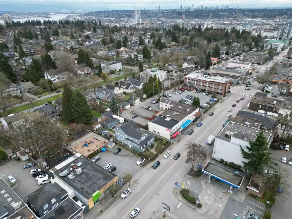 Powder Room Photo of 423 Sixth Street, New Westminster, BC