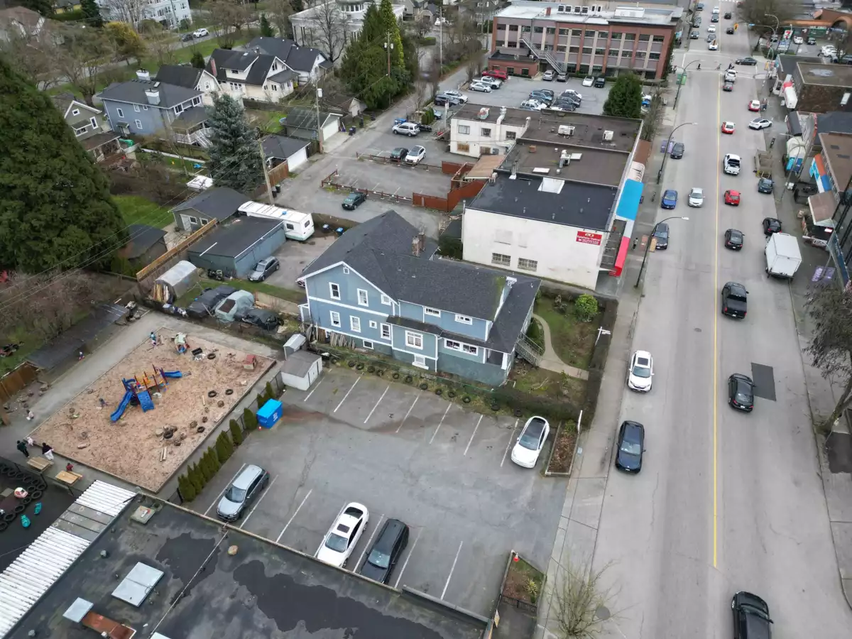 Walk-In Closet Photo of 423 Sixth Street, New Westminster, BC