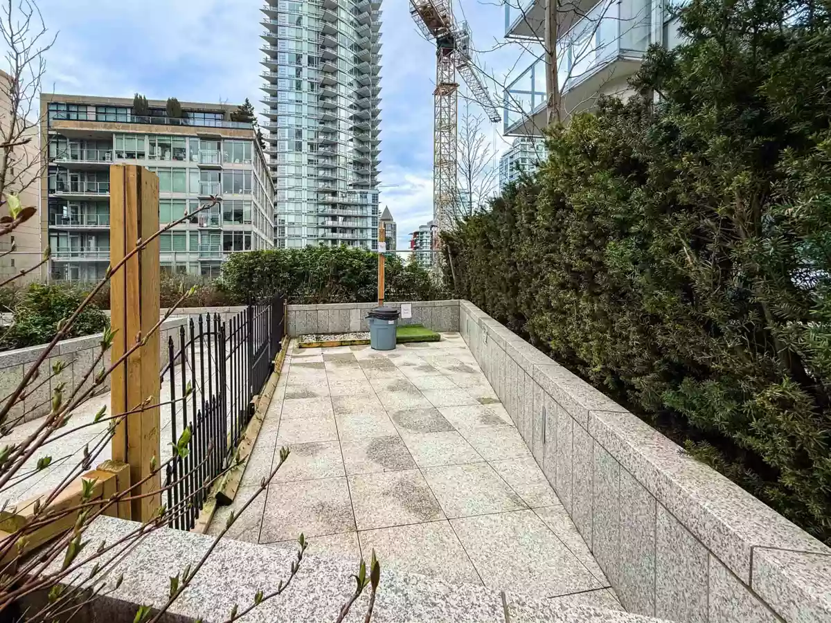 Laundry Room Photo of 1001 1289 Hornby Street, Vancouver, BC
