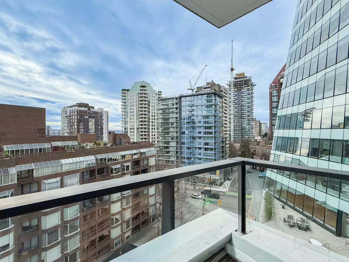 Walk-In Closet Photo of 1001 1289 Hornby Street, Vancouver, BC
