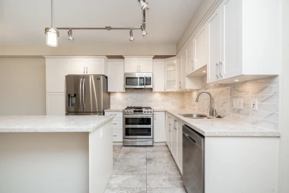 210 14588 Mcdougall Drive, White Rock, BC