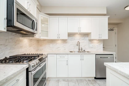 Kitchen Island Photo of 210 14588 Mcdougall Drive, White Rock, BC