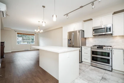 210 14588 Mcdougall Drive, White Rock, BC