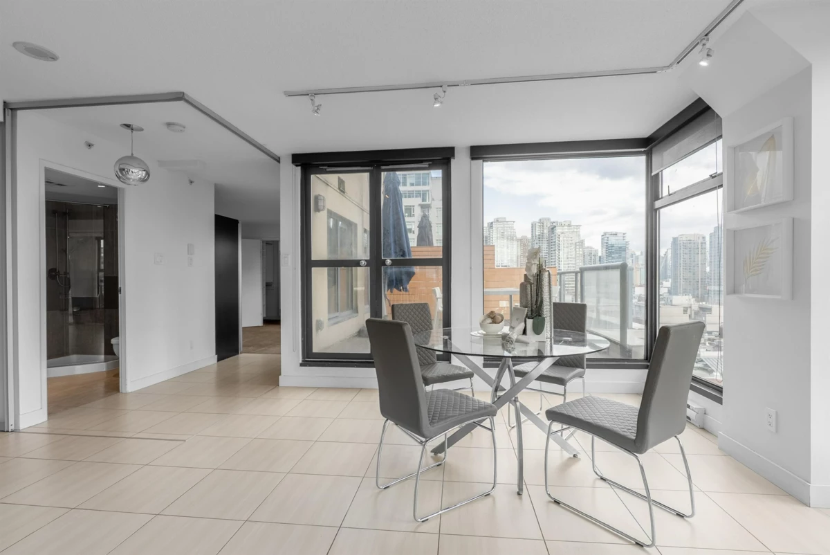 Kitchen Island Photo of 1001 1155 Homer Street, Vancouver, BC