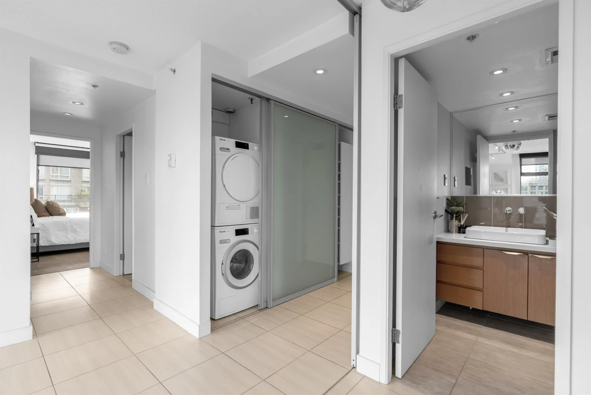 Laundry Room Photo of 1001 1155 Homer Street, Vancouver, BC