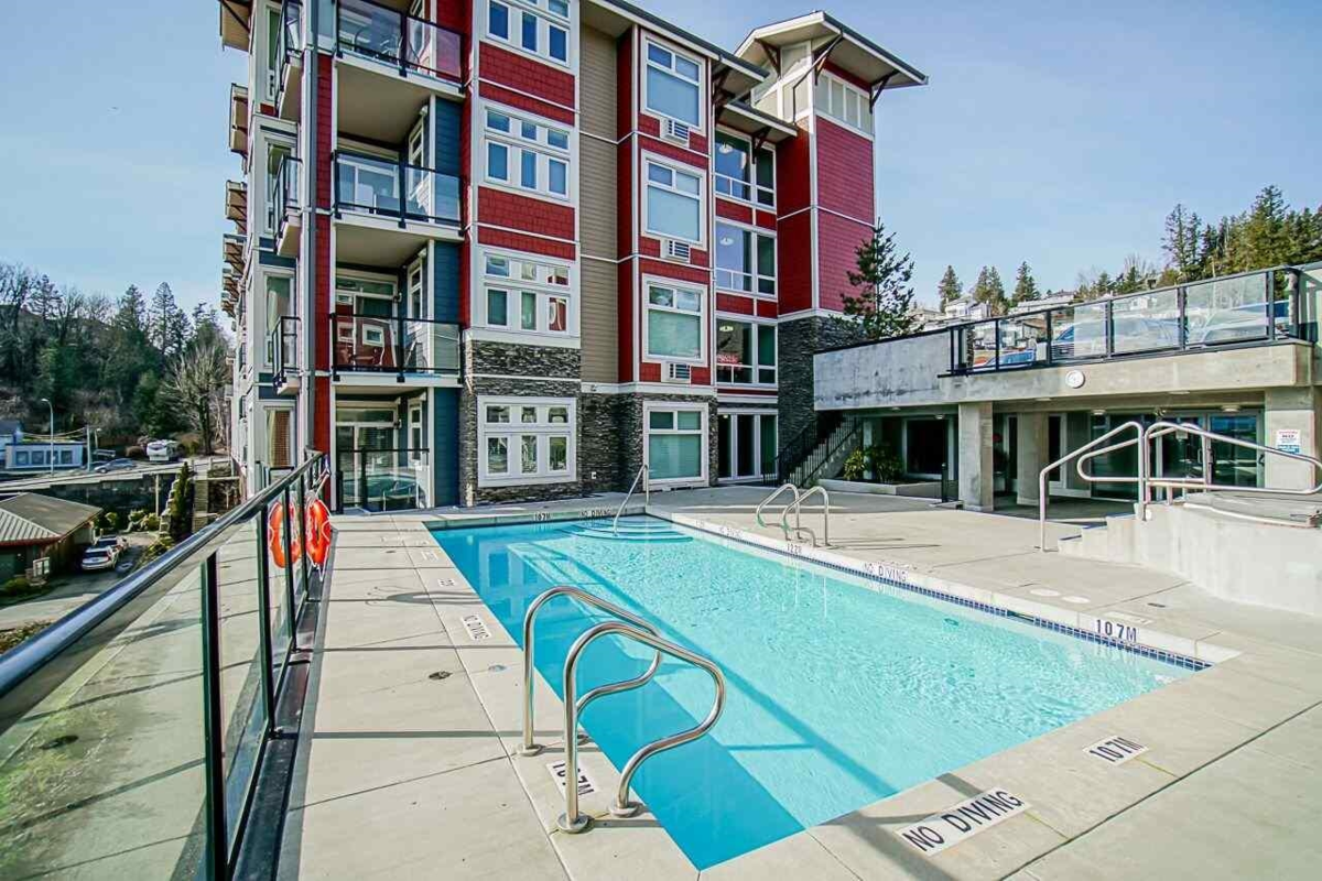 Backyard Photo of 411 2242 Whatcom Road, Abbotsford, BC