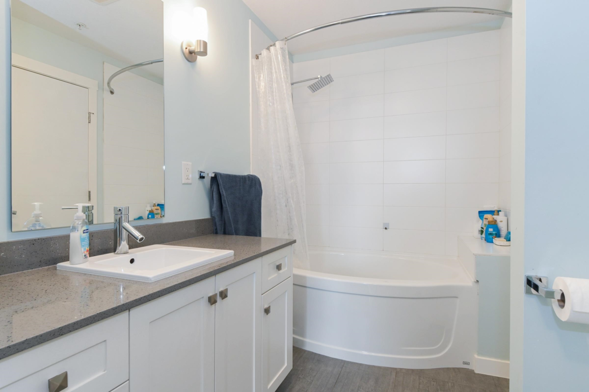 Basement Recreation Room Photo of 411 2242 Whatcom Road, Abbotsford, BC