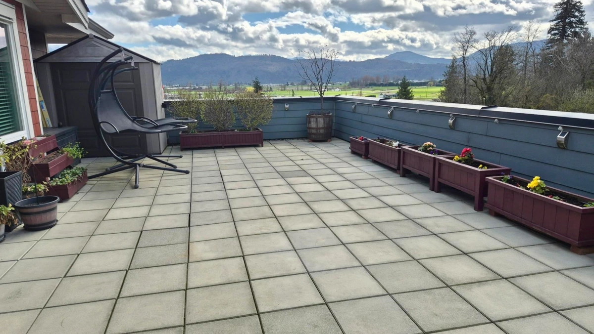 Kitchen Island Photo of 411 2242 Whatcom Road, Abbotsford, BC