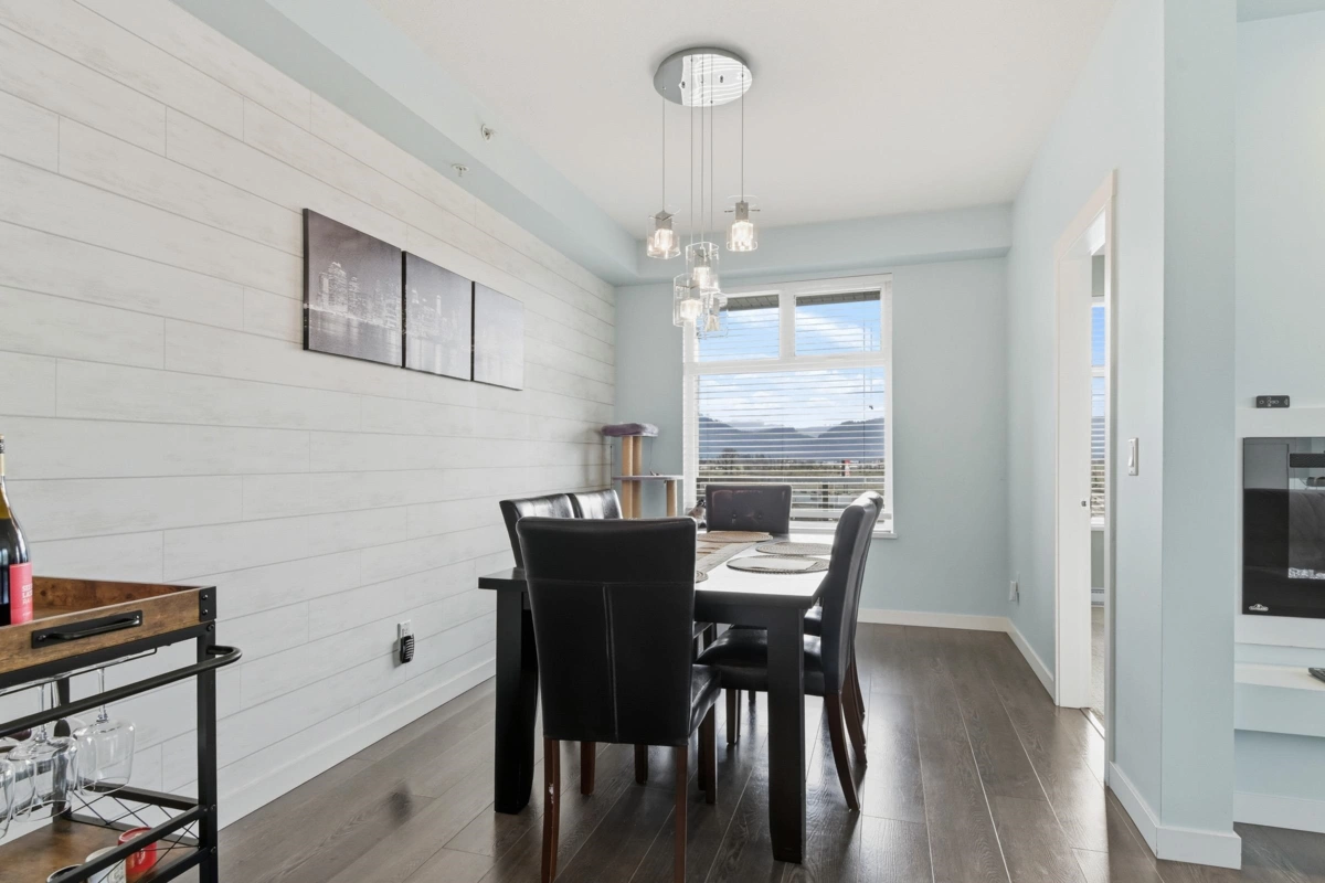 Primary Bathroom Photo of 411 2242 Whatcom Road, Abbotsford, BC