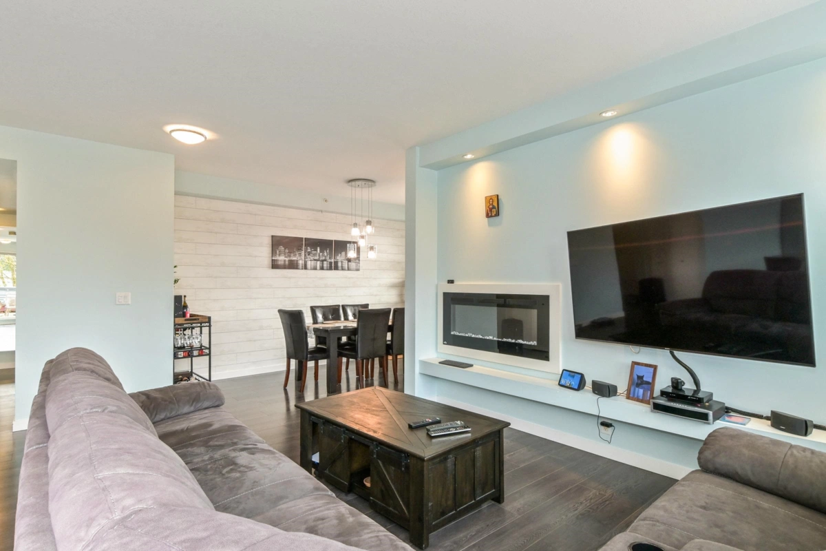 Primary Bedroom Photo of 411 2242 Whatcom Road, Abbotsford, BC