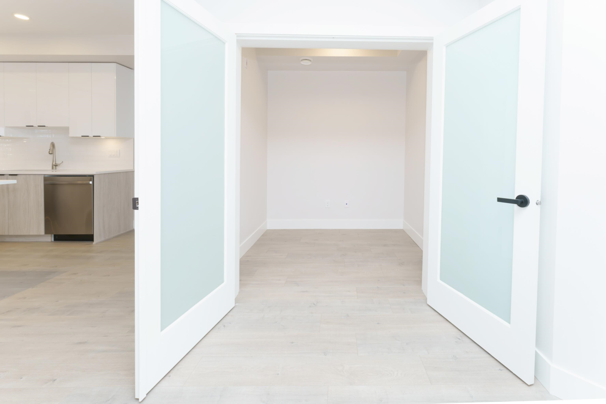 Entry Foyer Photo of 322 13458 95 Avenue, Surrey, BC