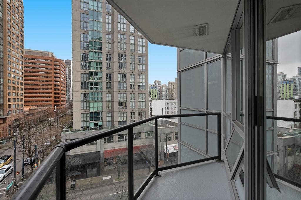 Guest Bathroom Photo of 603 1212 Howe Street, Vancouver, BC