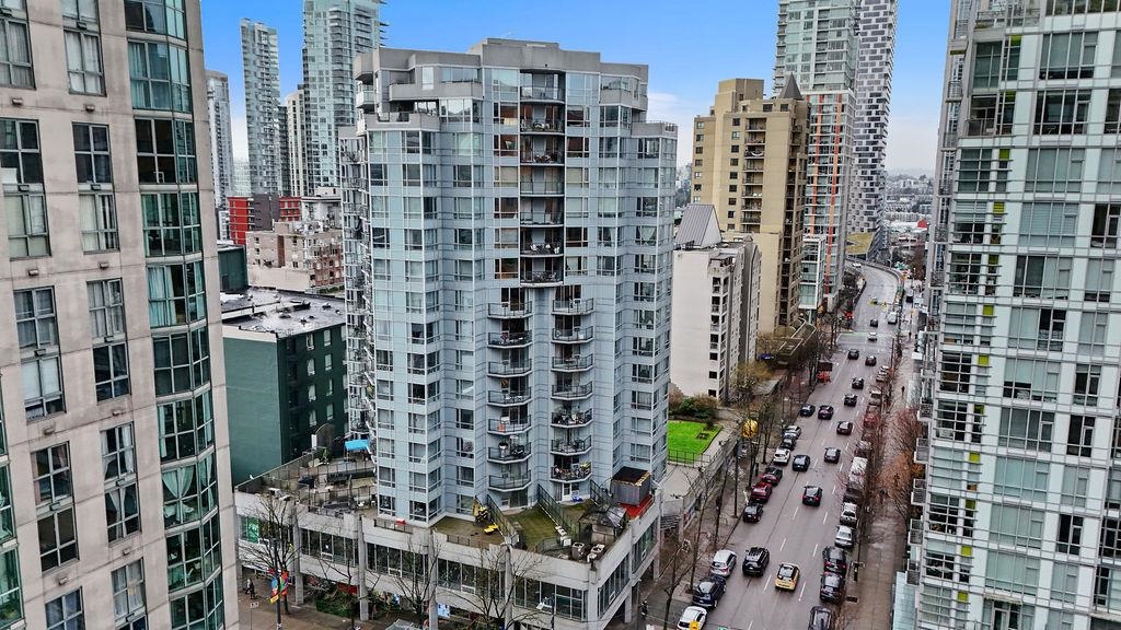 Laundry Room Photo of 603 1212 Howe Street, Vancouver, BC