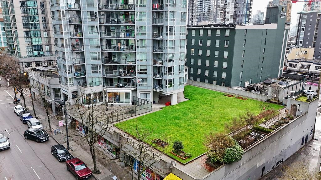Mudroom Photo of 603 1212 Howe Street, Vancouver, BC