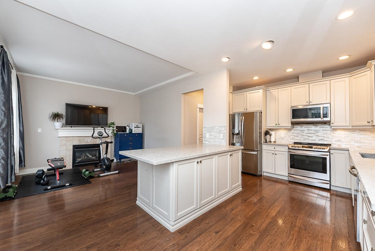 Walk-In Closet Photo of 4 6177 169 Street, Surrey, BC