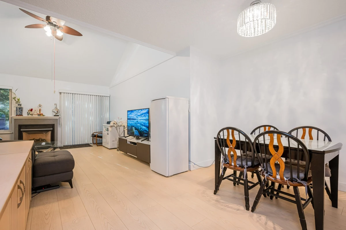 Dining Area Photo of 4814 Fernglen Drive, Burnaby, BC