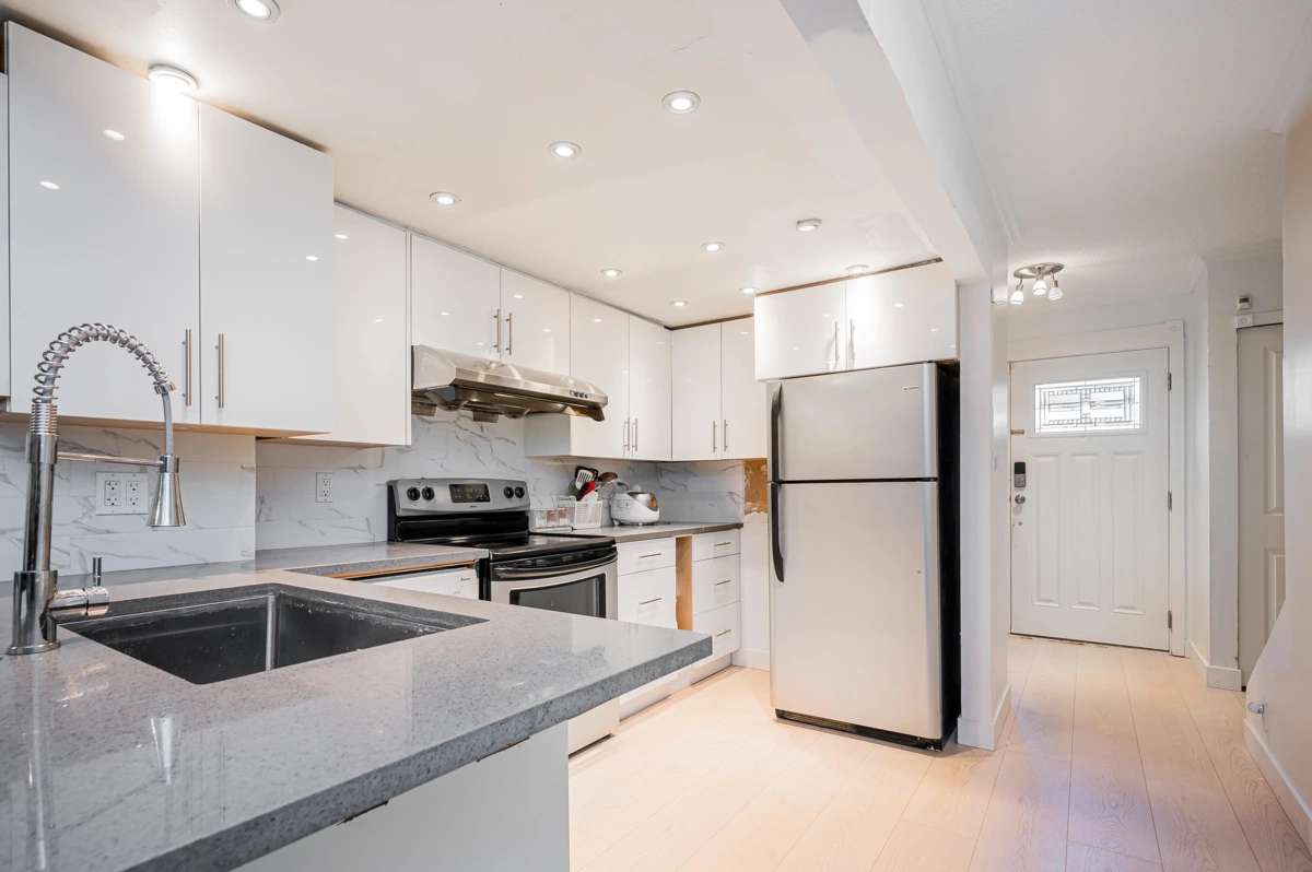 Kitchen Island Photo of 4814 Fernglen Drive, Burnaby, BC