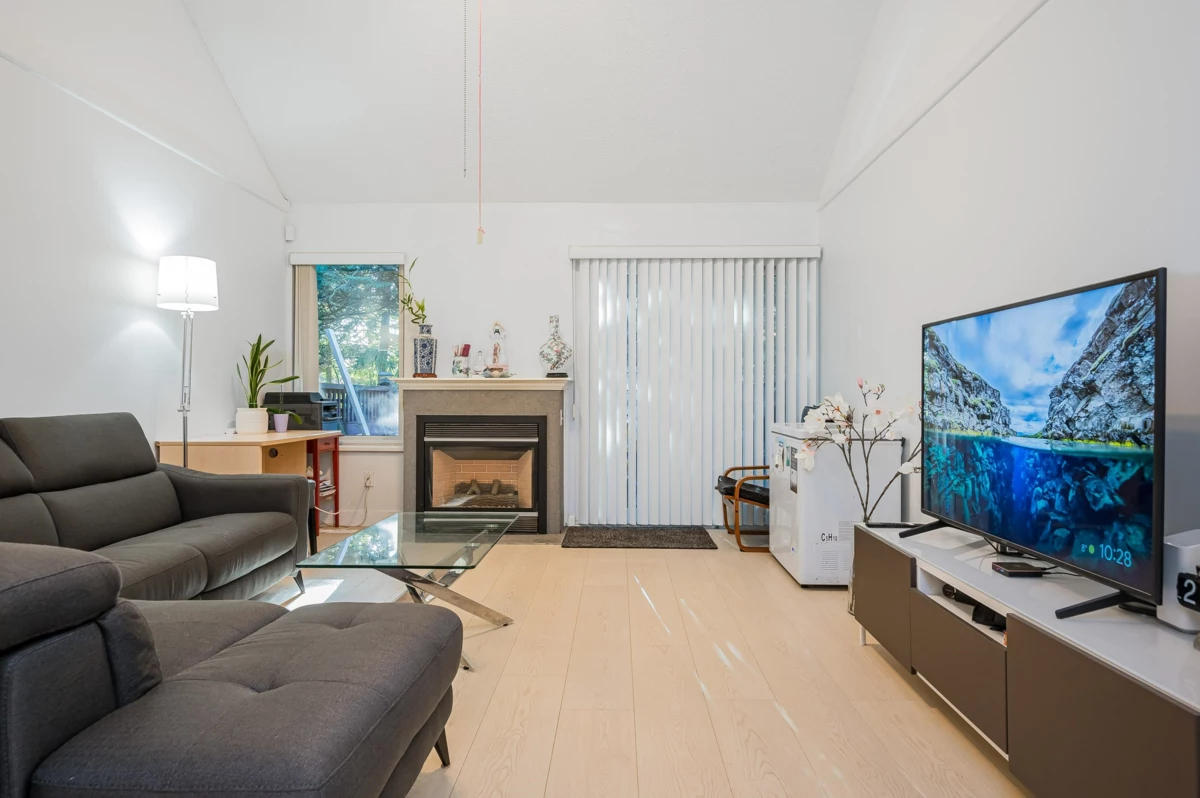 Living Room Photo of 4814 Fernglen Drive, Burnaby, BC