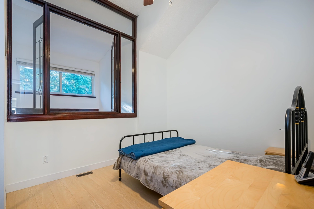 Powder Room Photo of 4814 Fernglen Drive, Burnaby, BC