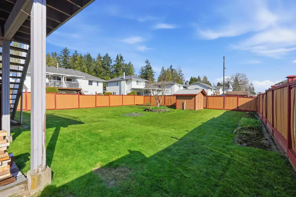 Family Room Photo of 9670 130 Street, Surrey, BC