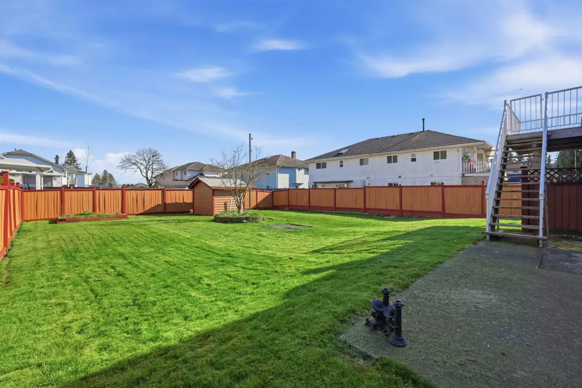 Kitchen Island Photo of 9670 130 Street, Surrey, BC