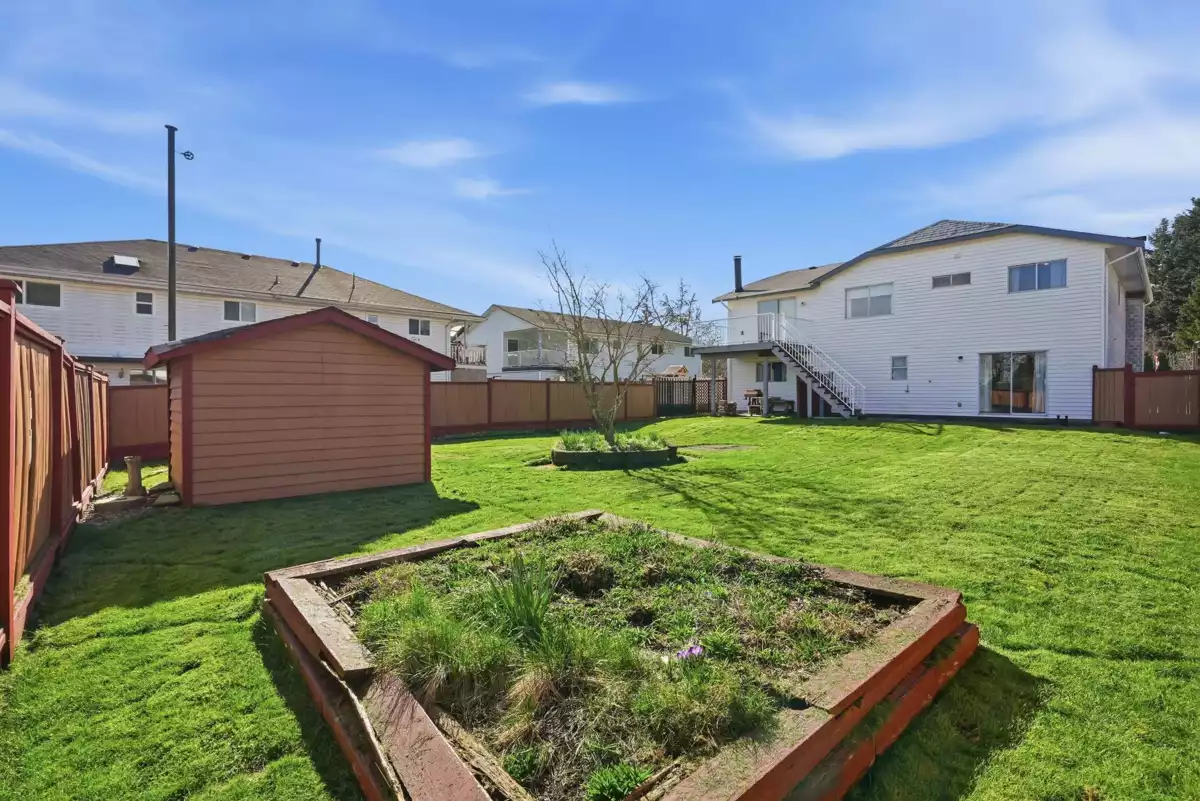 Kitchen Photo of 9670 130 Street, Surrey, BC