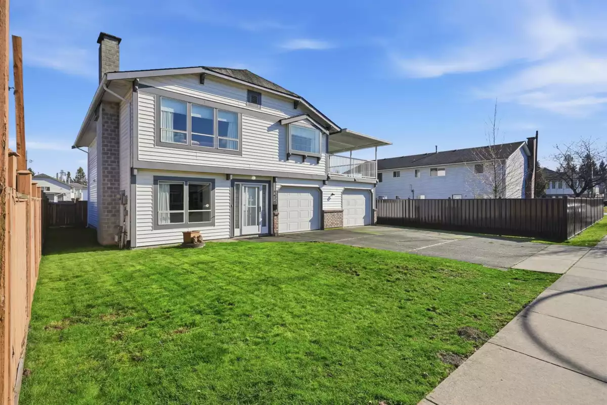 Living Room Photo of 9670 130 Street, Surrey, BC