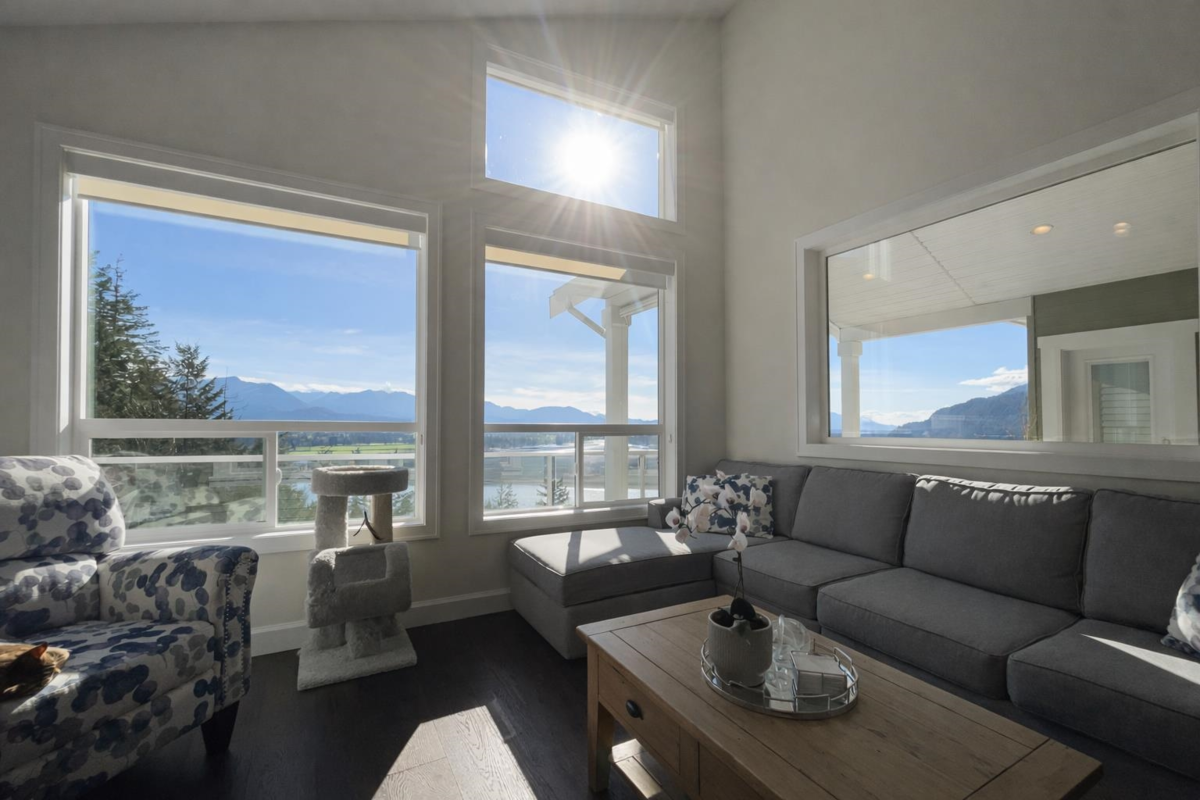 Breakfast Nook Photo of 1399 Highlands Boulevard, Agassiz, BC