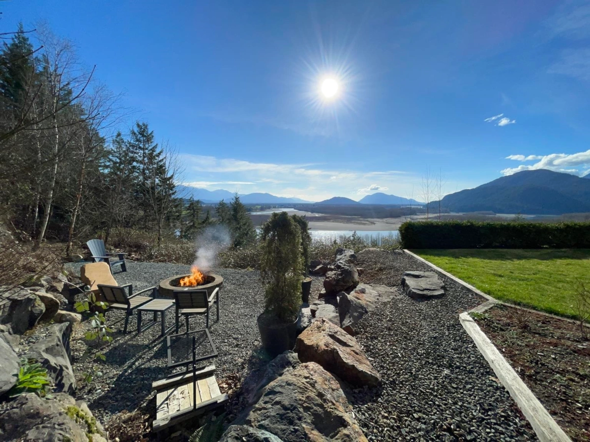 Dining Area Photo of 1399 Highlands Boulevard, Agassiz, BC