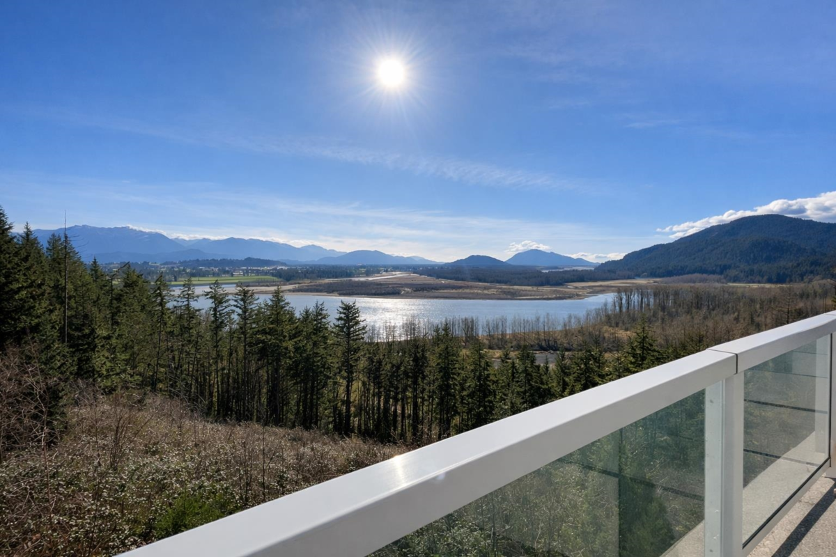Guest Bathroom Photo of 1399 Highlands Boulevard, Agassiz, BC