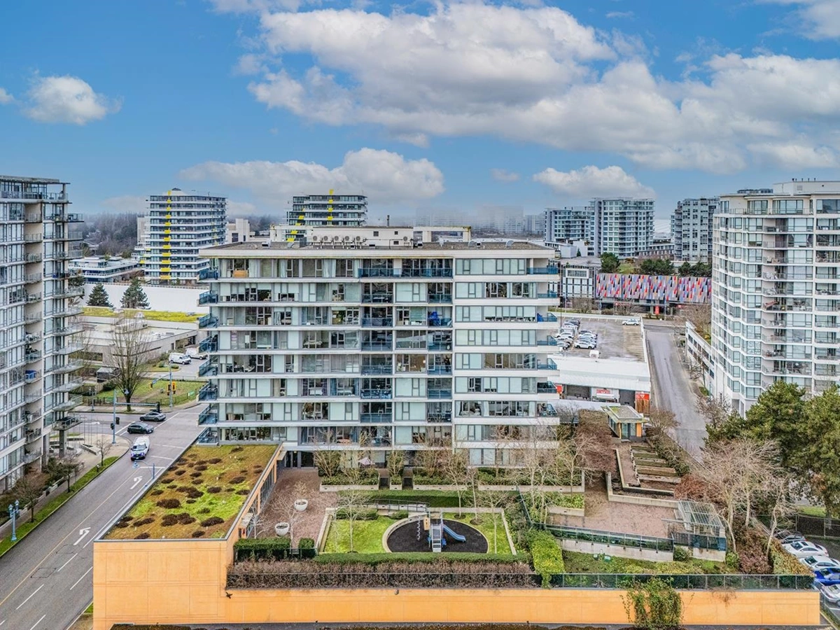 Hallway Photo of 909 7117 Elmbridge Way, Richmond, BC
